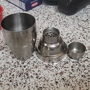 Stainless steel cocktail shaker